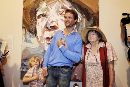 Ben Quilty and Margaret Olley stand with Quilty’s Archibald-winning portrait in 2011
