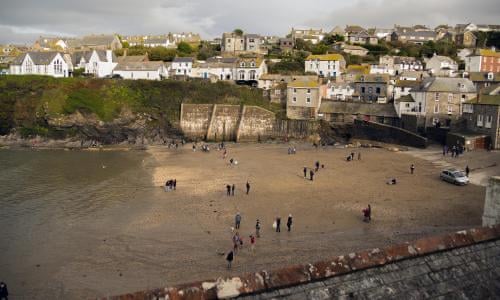 Airbnb Slump Means Europe S Cities Can Return To Residents Say Officials Technology The Guardian