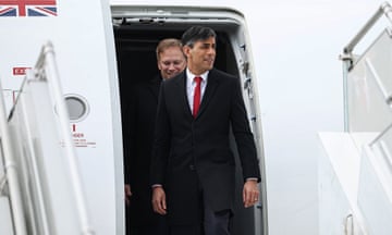 Rishi Sunak and Grant Shapps step out the door of the plane to Warsaw