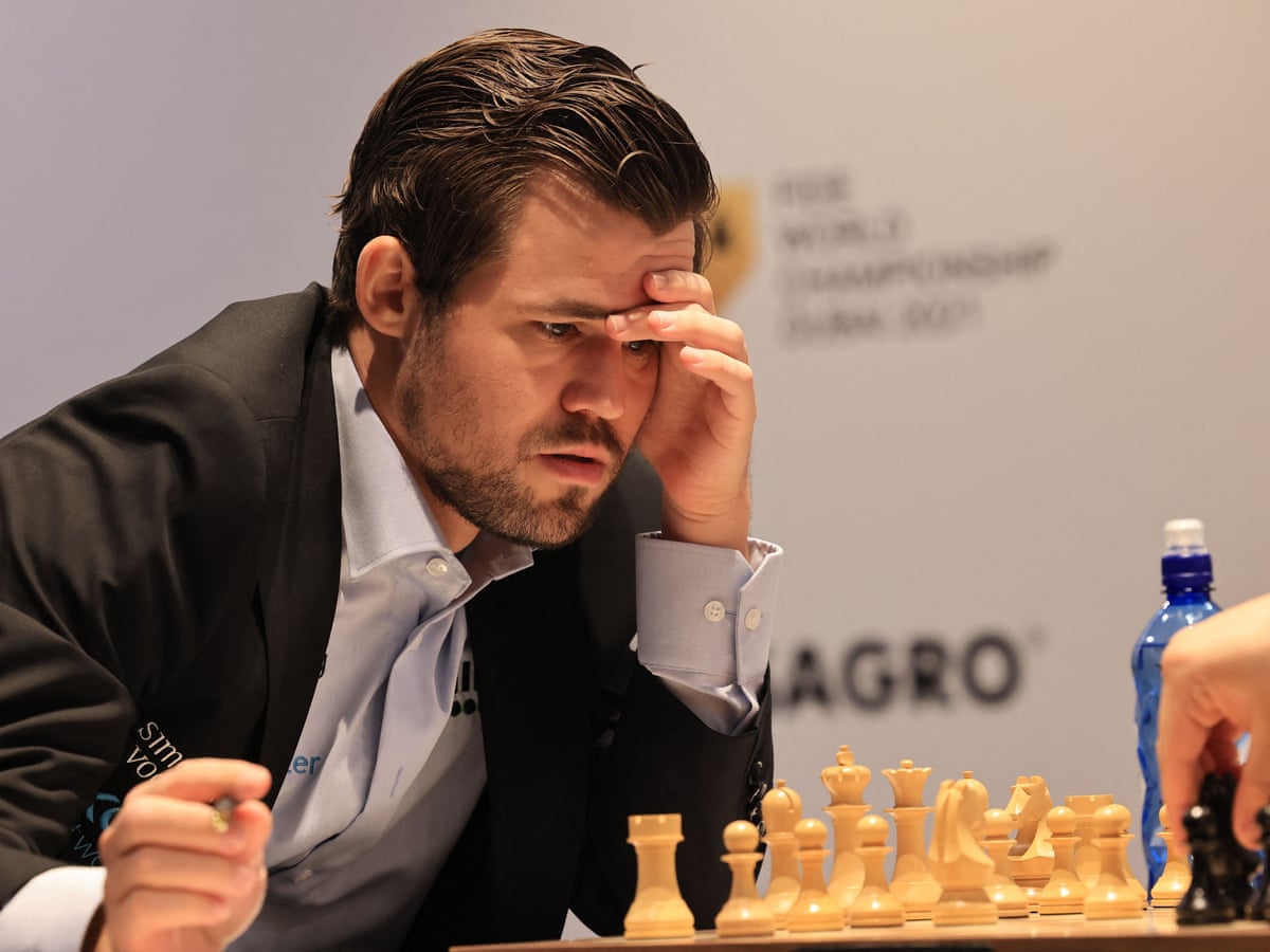 Nepomniachtchi, Caruana Win Again To Extend Lead On Field