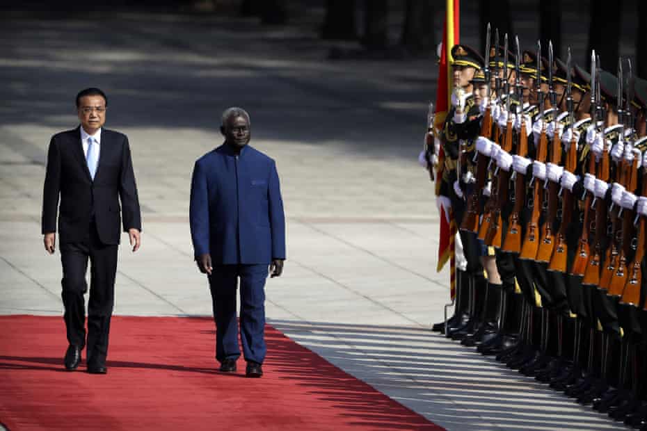 Chinese premier Li Keqiang and Solomon Islands prime minister Manasseh Sogavare