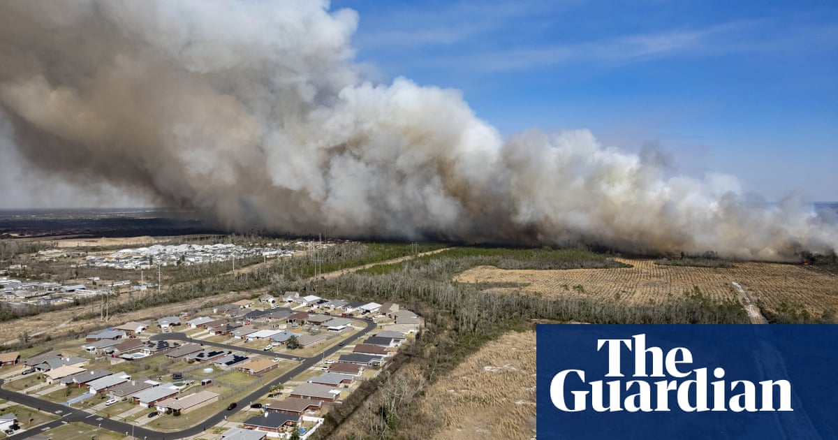Florida Panhandle wildfires force evacuation from more than a thousand homes