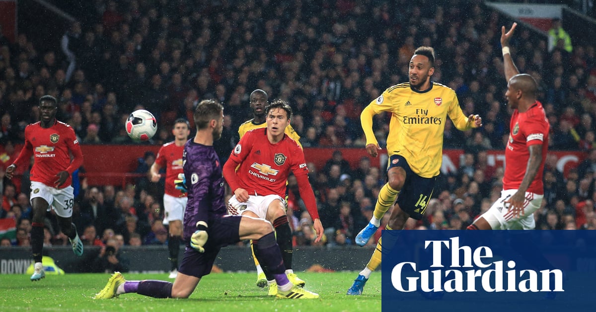 Aubameyang and VAR earn Arsenal draw to leave Manchester United in mire