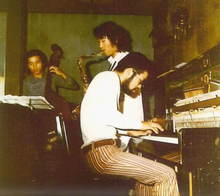 Tohru Aizawa and his band.