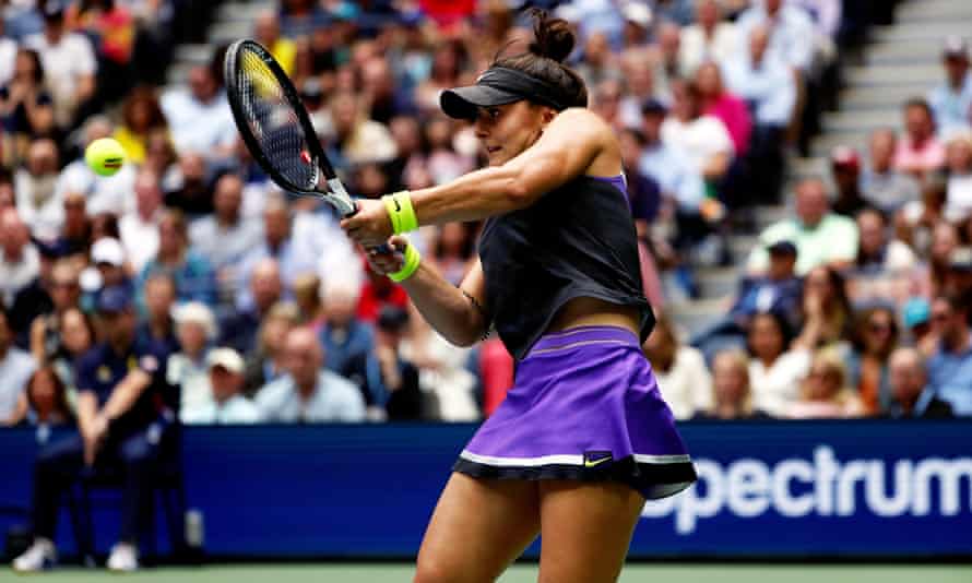 Bianca Andreescu en action contre Serena Williams en finale de l'US Open 2019.  La Canadienne a peu joué au tennis depuis sa percée il y a 16 mois.