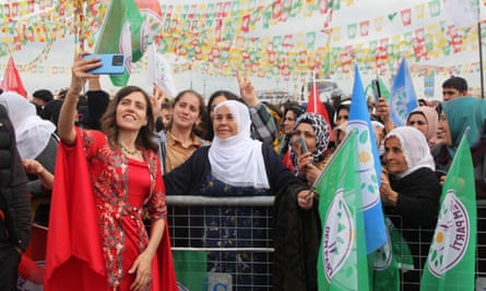 Gulistan Sonuk of the DEM poses for a selfie with her supporters in Batman.