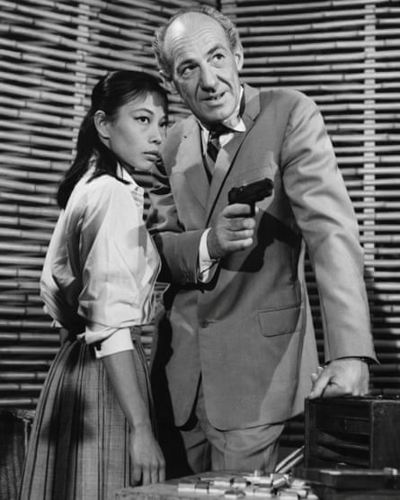 Wong with Michael Hordern during rehearsals for the BBC television film Without the Grail, in 1960.