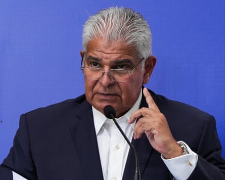 President José Raúl Mulino making a speech, gesturing with his left hand as he speaks into a microphone.