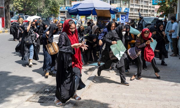 Hypocrisy or a reason for hope? The Taliban who send their girls to school | Afghanistan 1 Female protesters in Kabul