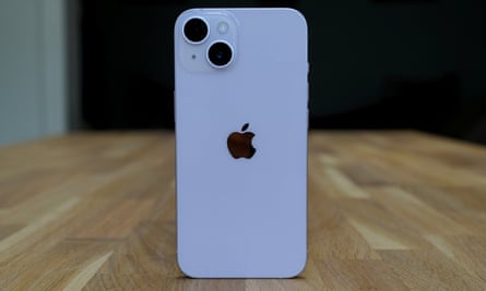 Die Glasrückseite des iPhone 14.