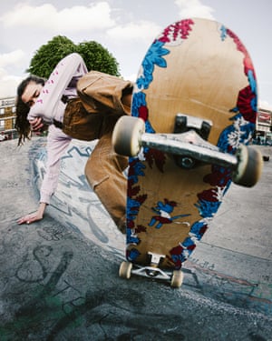 Liisa Chisholm, layback frontside bluntslide.