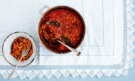 You could use 50/50 passata and water in this arroz de tomate in place of the blitzed tomatoes, if you wanted to speed things up.