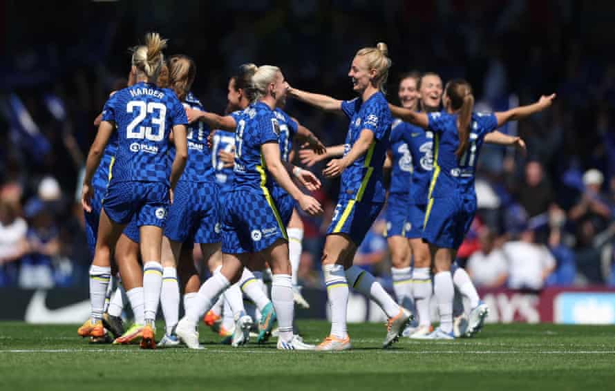 Chelsea pip Arsenal to WSL title on dramatic final day – live reaction! | Women's Super League 1 Champions!