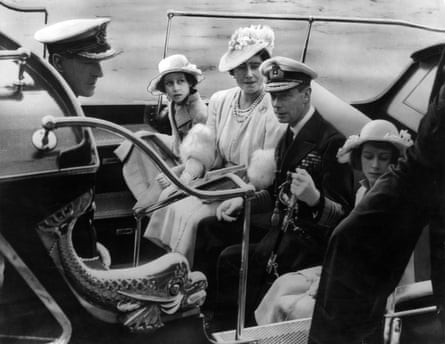 The royal family arriving at the Royal Naval College in Dartmouth in 1939