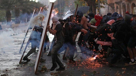 'We've reached a crisis': tens of thousands protest in Chile – video report