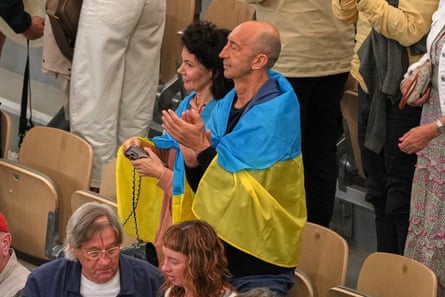 Spectators at the French Open wrap themselves in a Ukrainian flag
