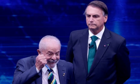 Luiz Inácio Lula Da Silva in front of Jair Bolsonaro during their presidential debate.