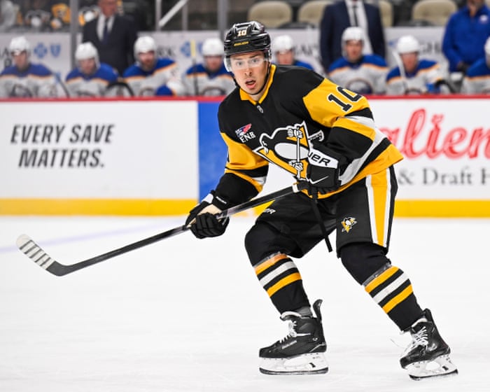 Andrei Kuzmenko leaves Penguins after father dies in bear attack