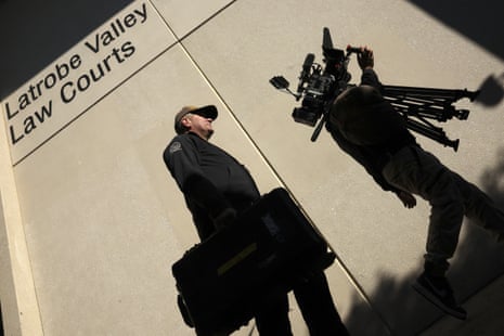 ERIN PATTERSON TRANSFUL LIFE: A Schedule who tried lunch twice Victoria 1 A CREAN CRW assembles outside the outside of the right court