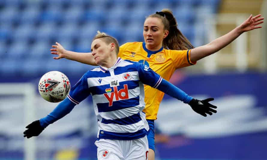 Megan Finnigan of Everton (right) challenges Jessica Fishlock of Reading.