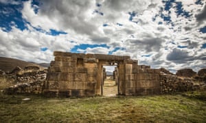 Some of the most impressive ruins on the way to Huanuco Pampa.