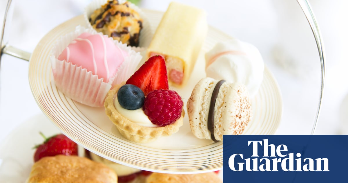 Cakes and drinks sweetener neotame can damage gut wall, scientists find