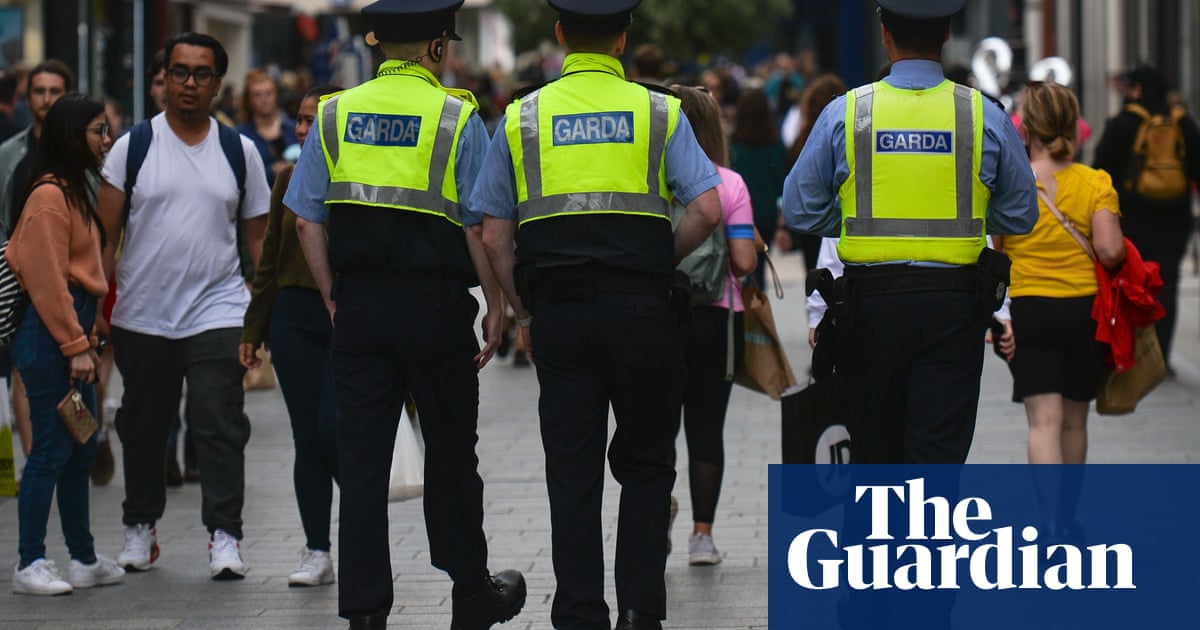 ‘Like a badly watered lawn’: Garda supervisor decries officers’ patchy beards
