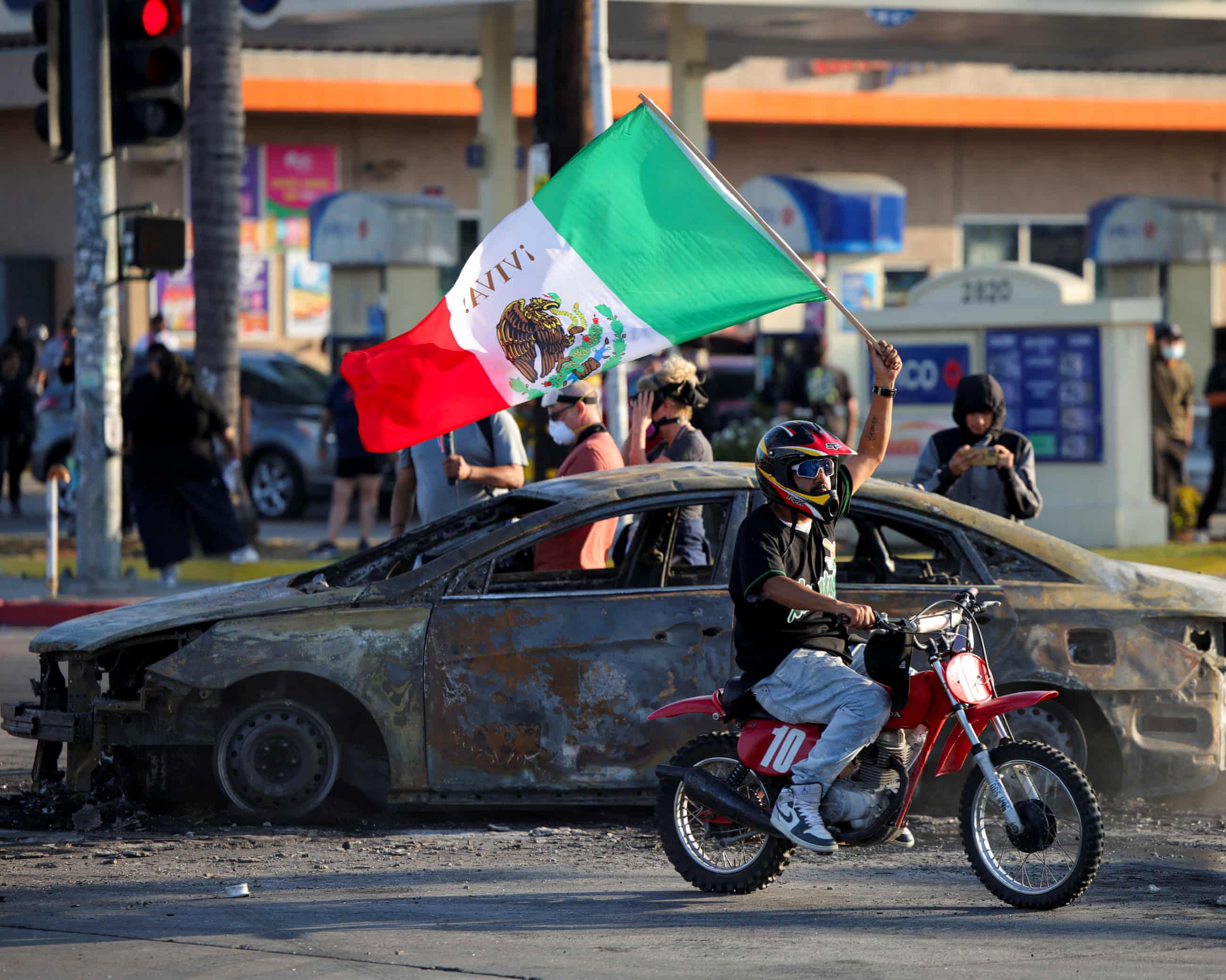 Trump authorizes 2,000 national guard troops to deploy to LA amid Ice protests