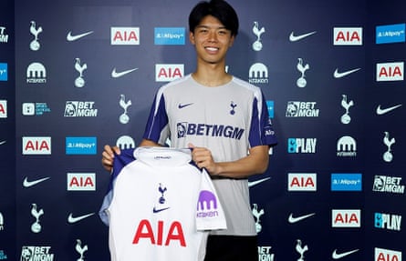 Kota Takai with a Spurs shirt
