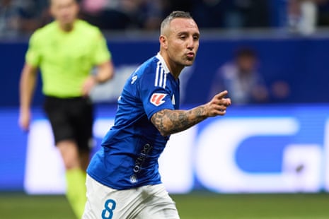 كازورلا بقميص أوفييدو (وكالات)