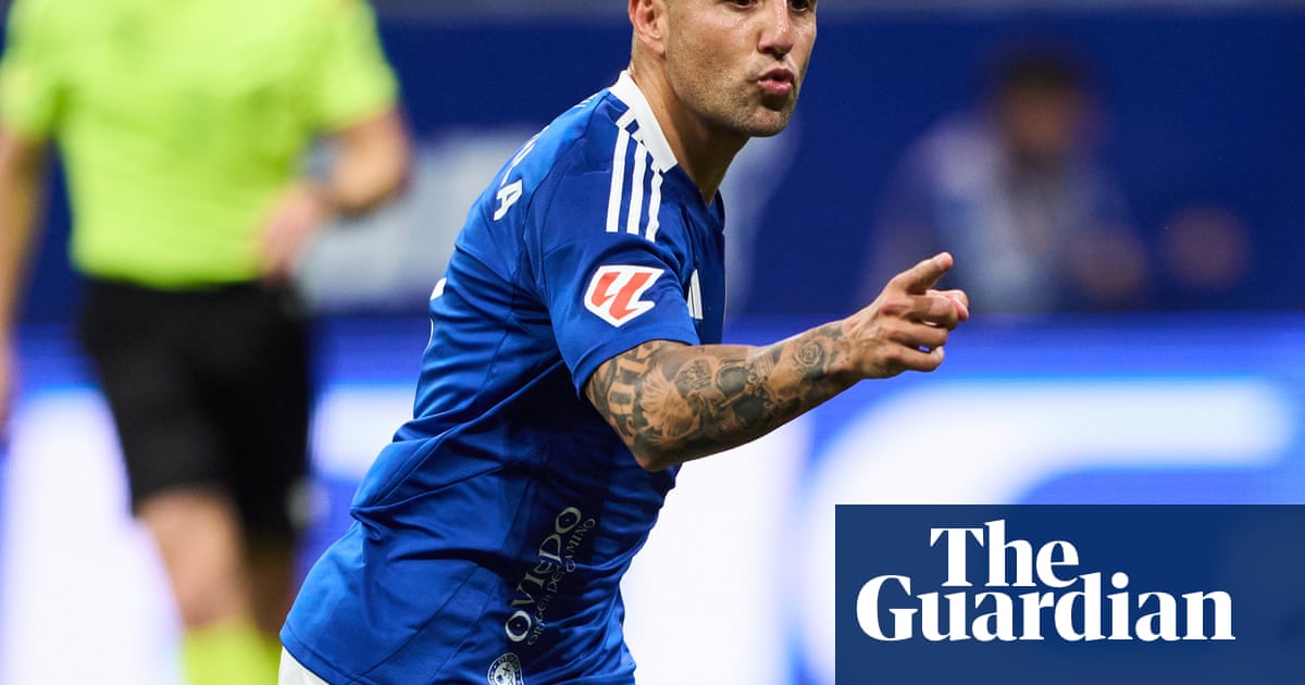 Real Oviedo regresa a La Liga tras 24 años con un gol de Santi Cazorla Real Oviedo regresa a La Liga tras 24 años con un gol de Santi Cazorla