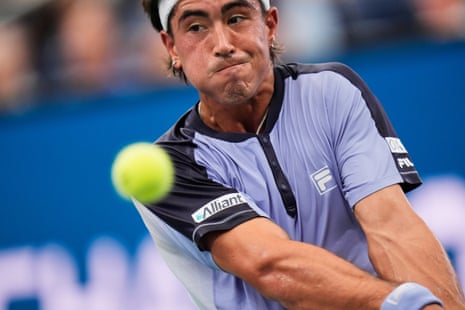 Francisco Comesana hits a shot