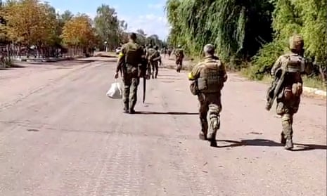Ukrainian soldiers walk through Vysokopillya, in the Kherson region.