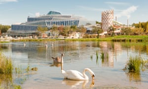 the artificial lake of Villages Nature Paris