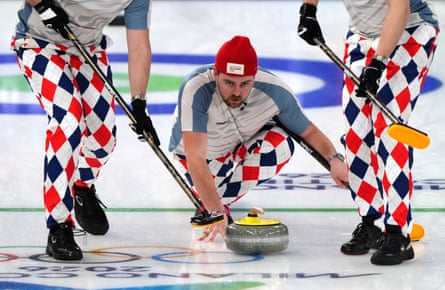 Norway’s curling team wear funky trousers in honour of former teammates at the 2026 Winter Olympics.