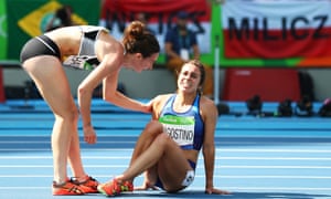 Abbey D’Agostino of the US, right, is assisted by New Zealand’s Nikki Hamblin in the 5,000m heats at Rio 2016.