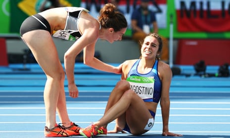 Abbey D’Agostino of the United States (R) was helped by Nikki Hamblin of New Zealand after a fall