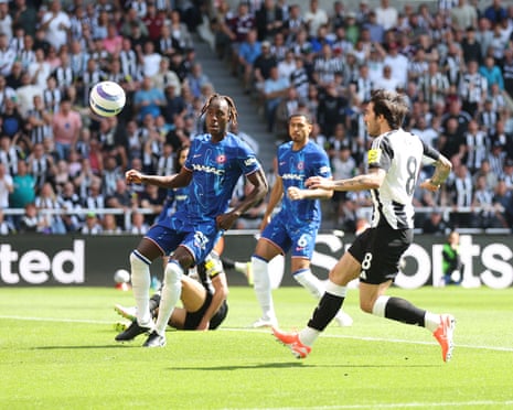 Sandro Tonali puts Newcastle ahead in the second minute.