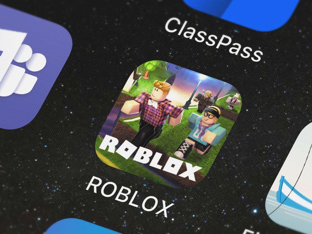 Experts Alarmed by Sex, Nazism in Children's Game Roblox