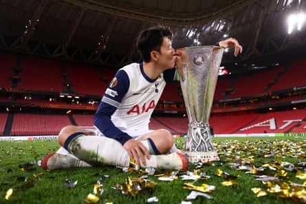 Son Heung-min kisses the Europa League trophy.