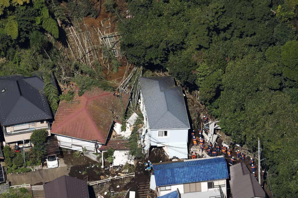 Record rainfall drenches Tokyo area