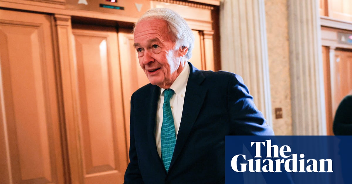 Trump studies a map of the global economy, circles the entire planet, and writes: "10%".