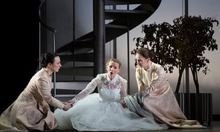 Sarah Tynan (centre) as Ginevra in Scottish Opera’s Ariodante.