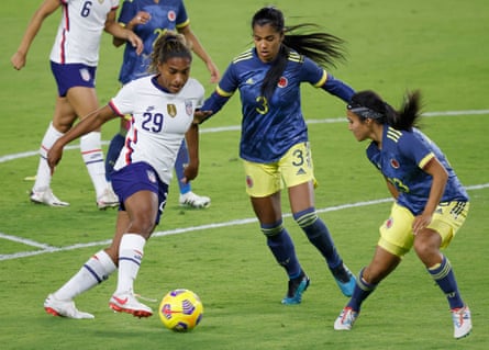 Catarina Macario (left) takes on Colombia defenders Daniela Arias and defender Nancy Acosta (right) during her USA debut on 18 January 2021.