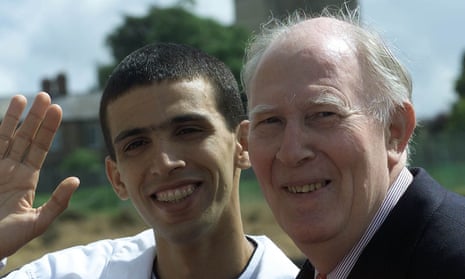 Morocco’s Hicham El Guerrouj, left, the current mile world record holder at 3.43:13, with the world’s first person to beat the 4-minute mile barrier, Sir Roger Bannister