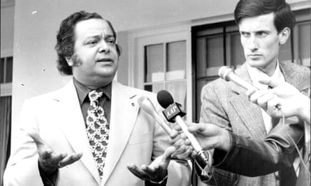 Sonny Ramphal outside Kirribilli House in Sydney talking to the Australian press in 1977.