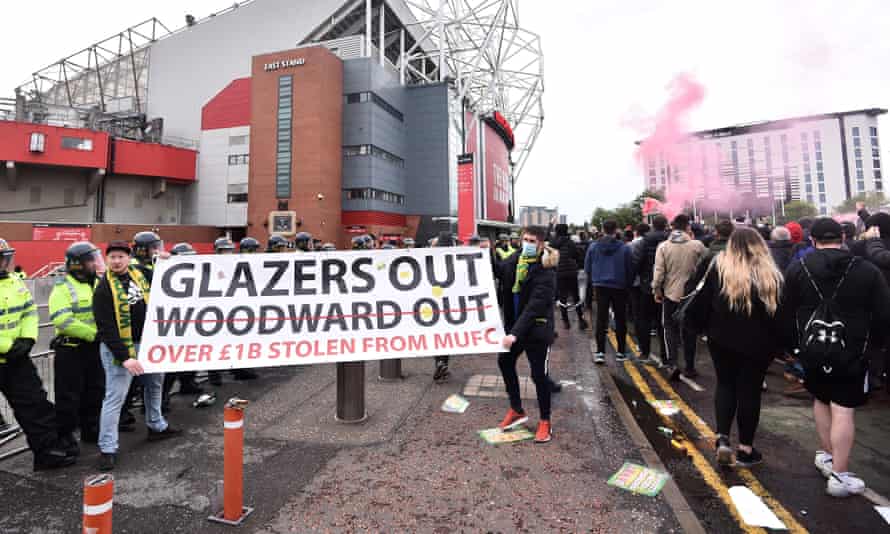 Manchester United fans protest against the Glazers.