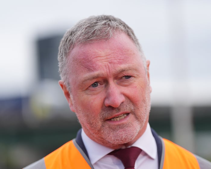 Councils in England face clampdown on four-day working weeks