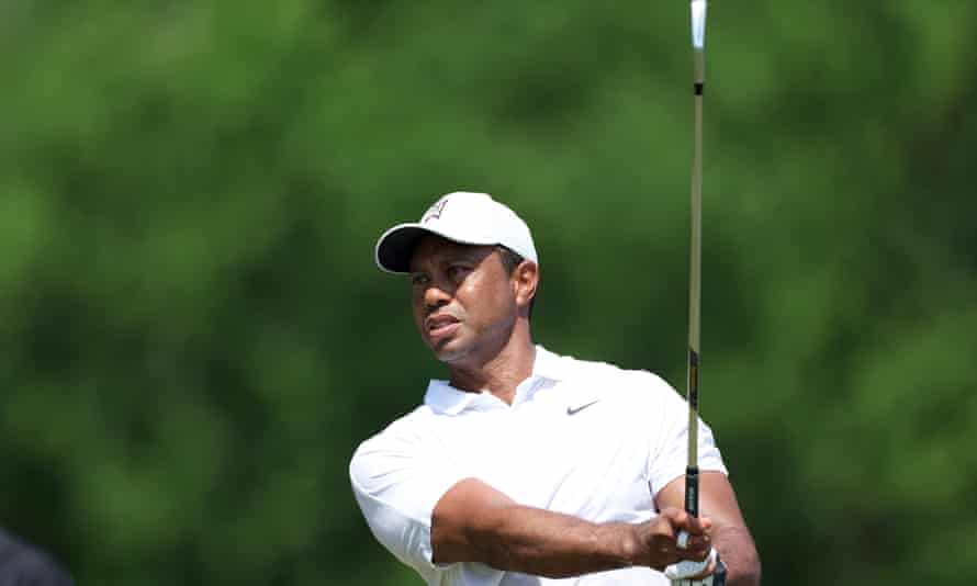 Tiger Woods lors d'une ronde d'entraînement à Southern Hills