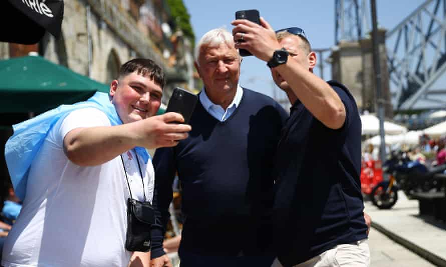 Fans with Mike Summerbee before the 2021 Champions League final